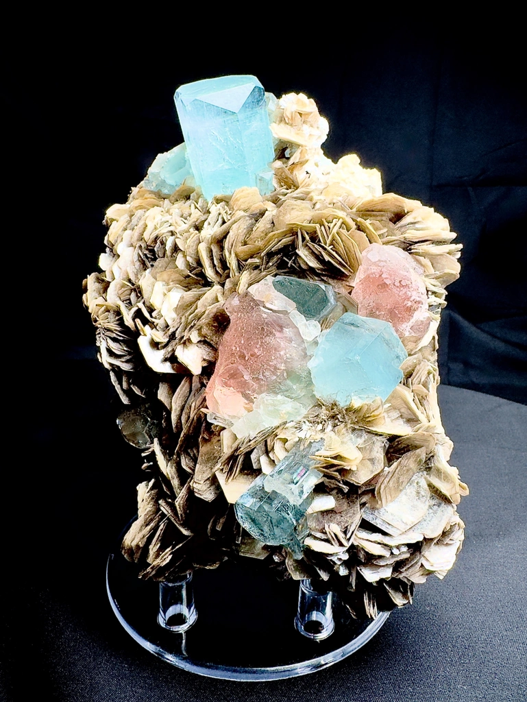 Aquamarine from Aliabad, Nagar District, Gilgit-Baltistan, Pakistan image