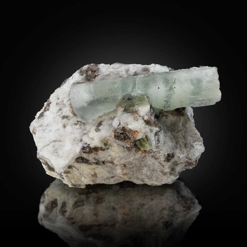 Aquamarine from Haddam, Connecticut, USA - image 3