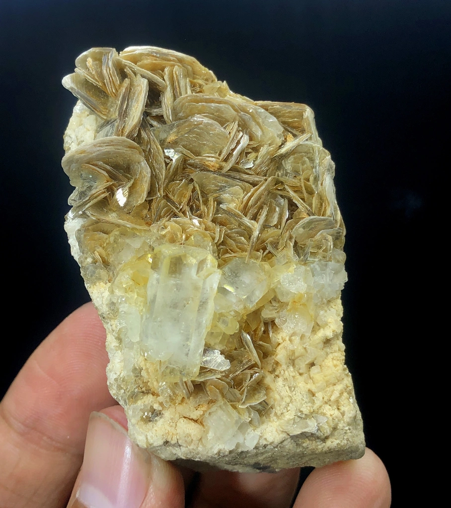 Aquamarine from Nagar, Nagar District, Gilgit-Baltistan, Pakistan image