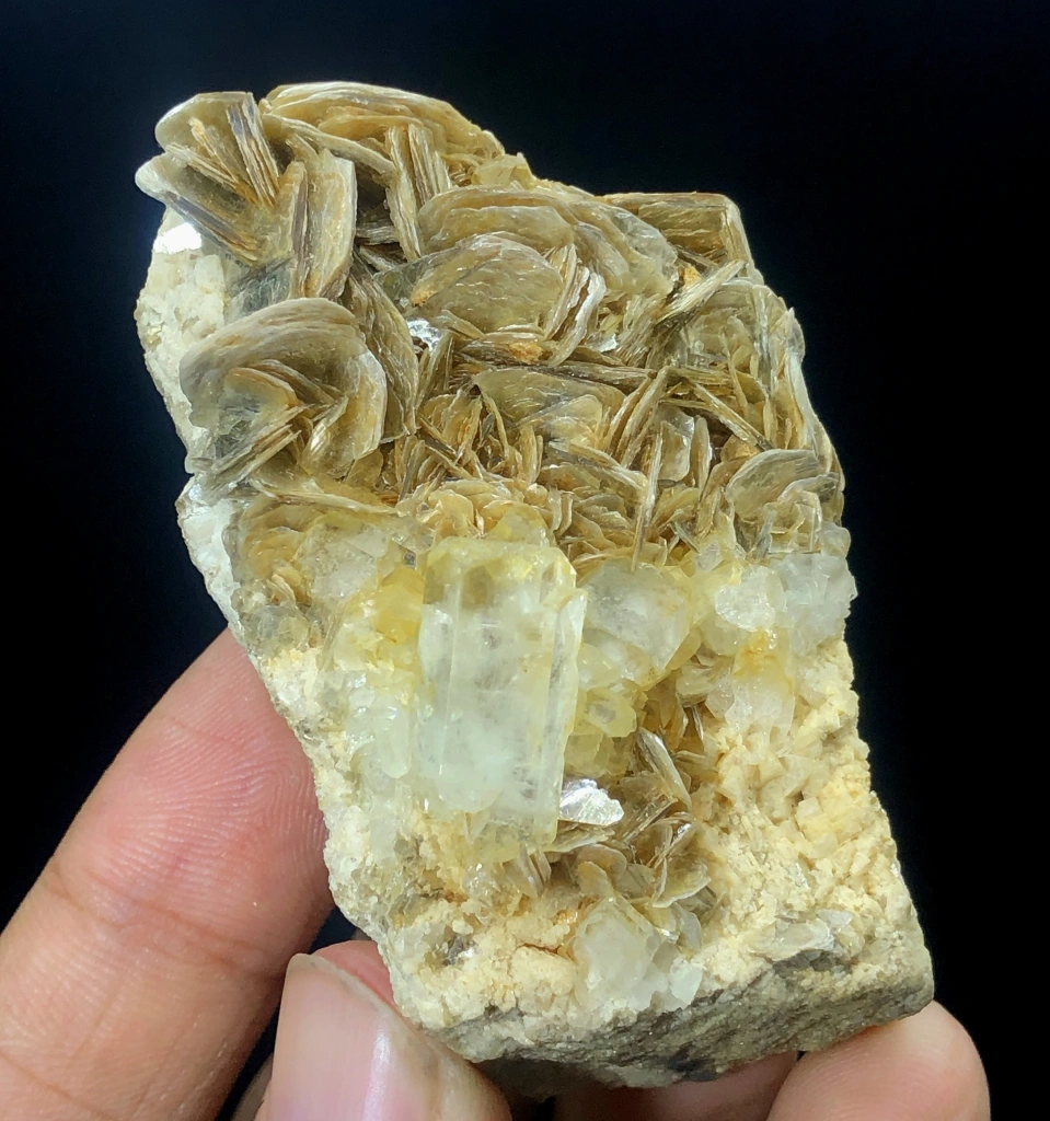 Aquamarine from Nagar, Nagar District, Gilgit-Baltistan, Pakistan - image 4