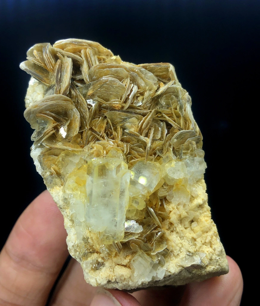Aquamarine from Nagar, Nagar District, Gilgit-Baltistan, Pakistan - image 5