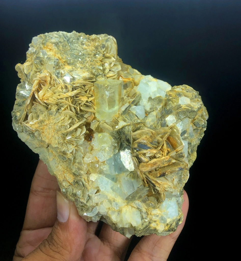 Aquamarine from Nagar, Nagar District, Gilgit-Baltistan, Pakistan - image 4