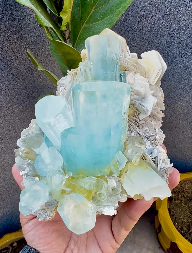 Aquamarine from Pakistan, Gilgit-Baltistan, Nagar District, Chumar Bakhoor image