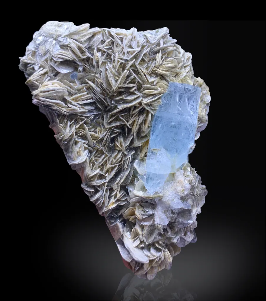 Aquamarine from Pakistan, Gilgit-Baltistan, Nagar District, Nagar image