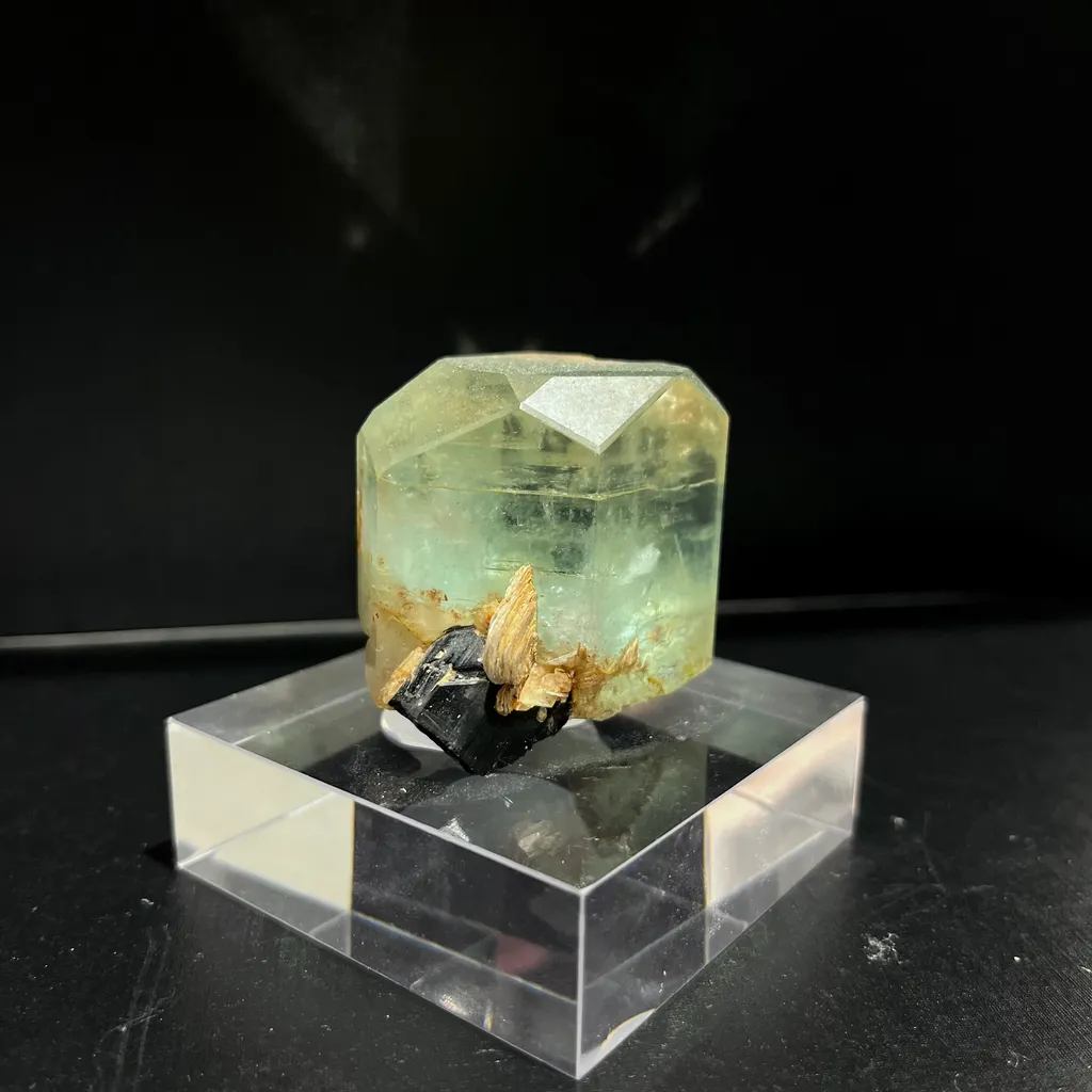 Aquamarine from Pakistan, Gilgit-Baltistan, Shigar District, Shigar Valley, Alchuri image