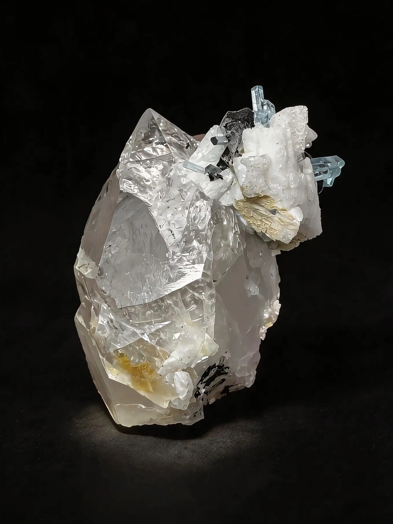 Aquamarine from Shigar Valley, Shigar District, Gilgit-Baltistan, Pakistan - image 9