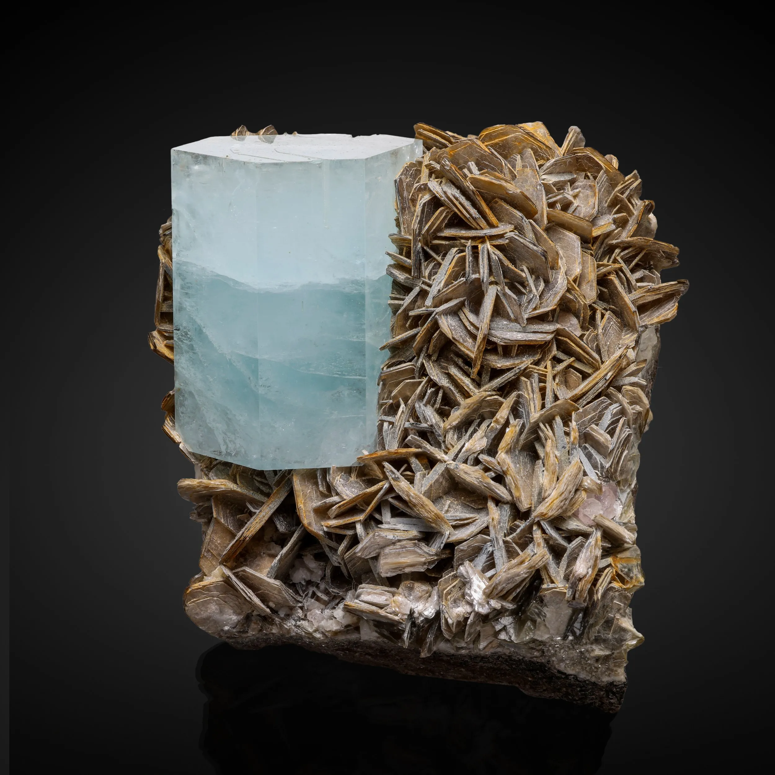Aquamarine on Muscovite - image 1