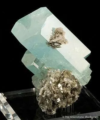 Aquamarine on Muscovite - image 4