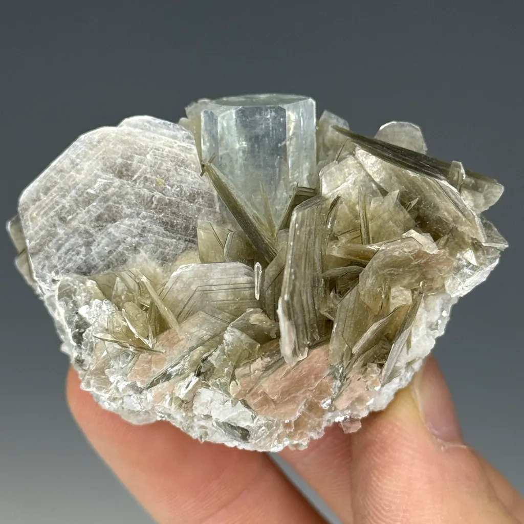 Aquamarine on Muscovite image