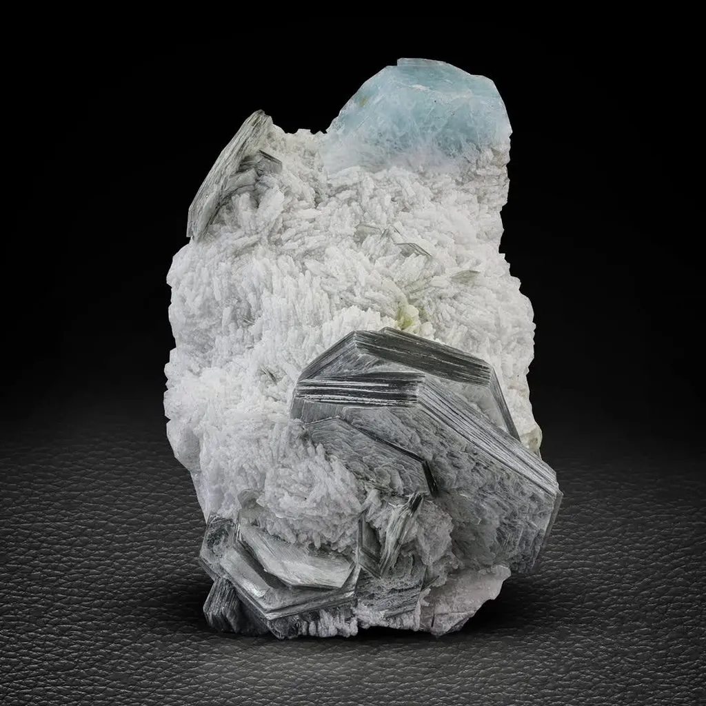 Aquamarine on Muscovite image