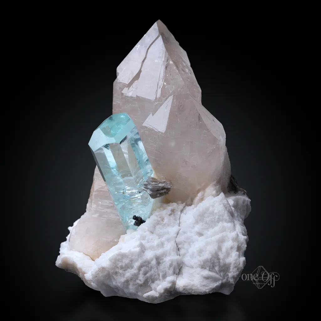 Aquamarine on Quartz image