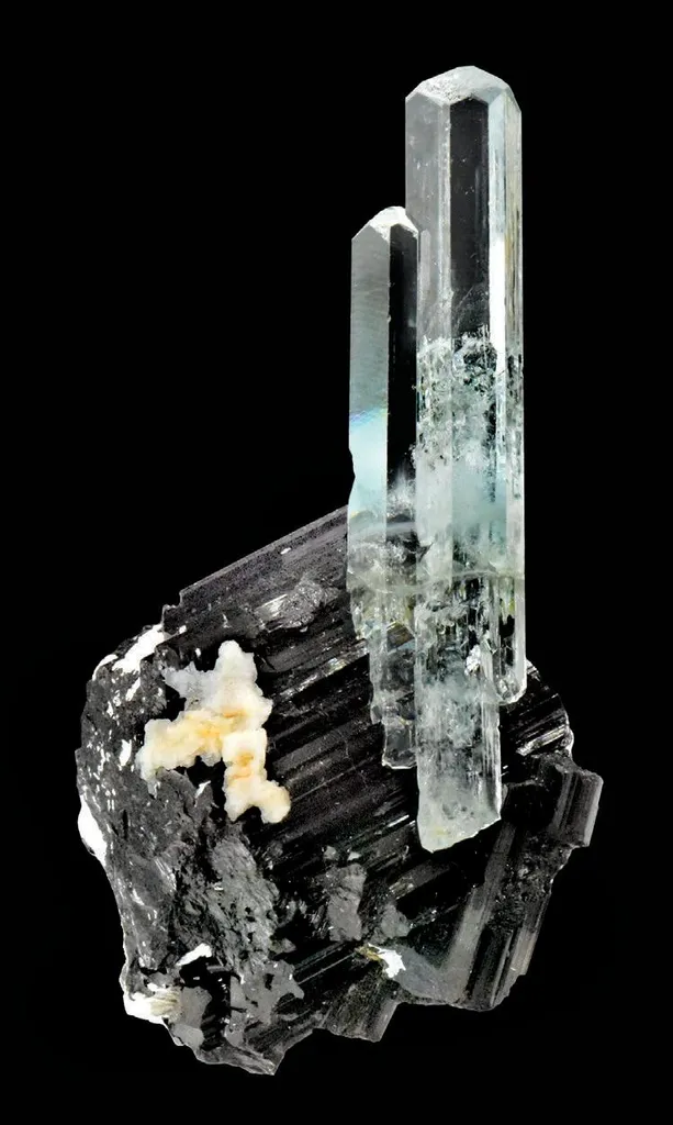 Aquamarine on Schorl image