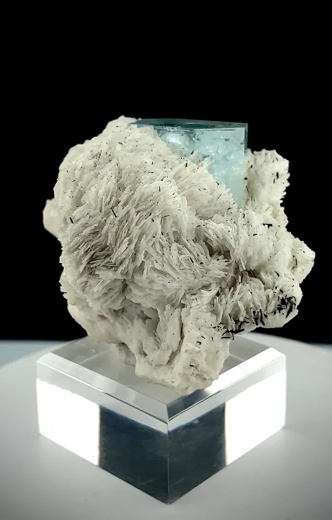 Aquamarine specimen from Pakistan - image 9