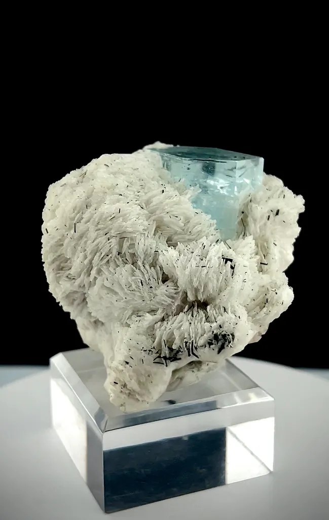 Aquamarine specimen from Pakistan image