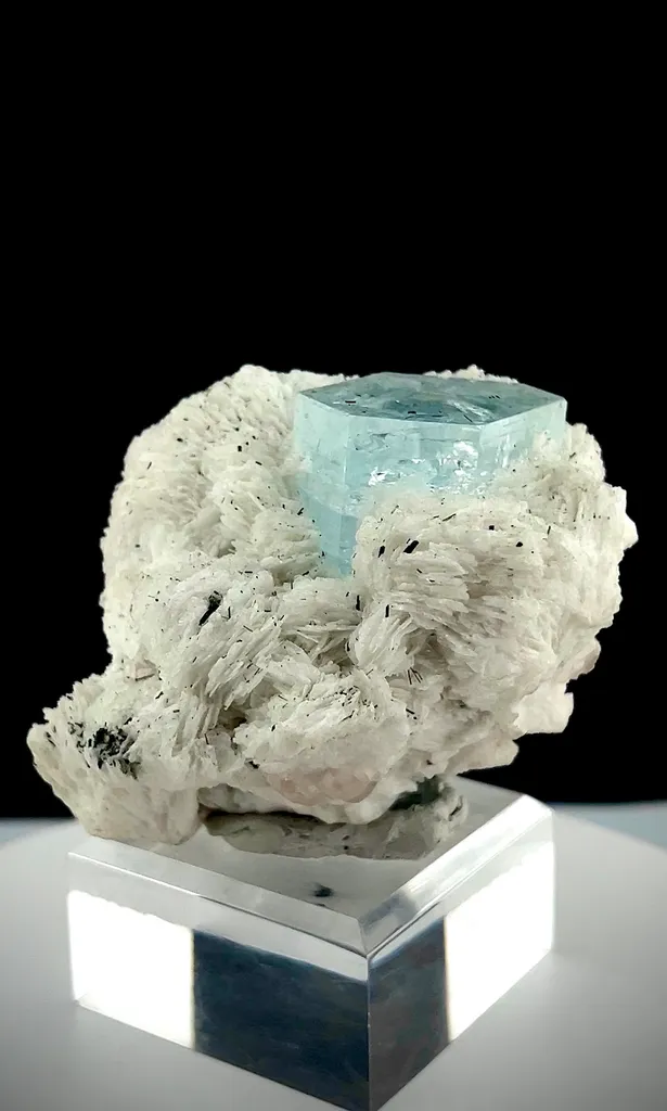 Aquamarine specimen from Pakistan - image 8