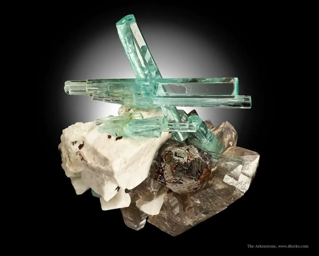 Aquamarine, Spessartine and Quartz on Feldspar - image 3