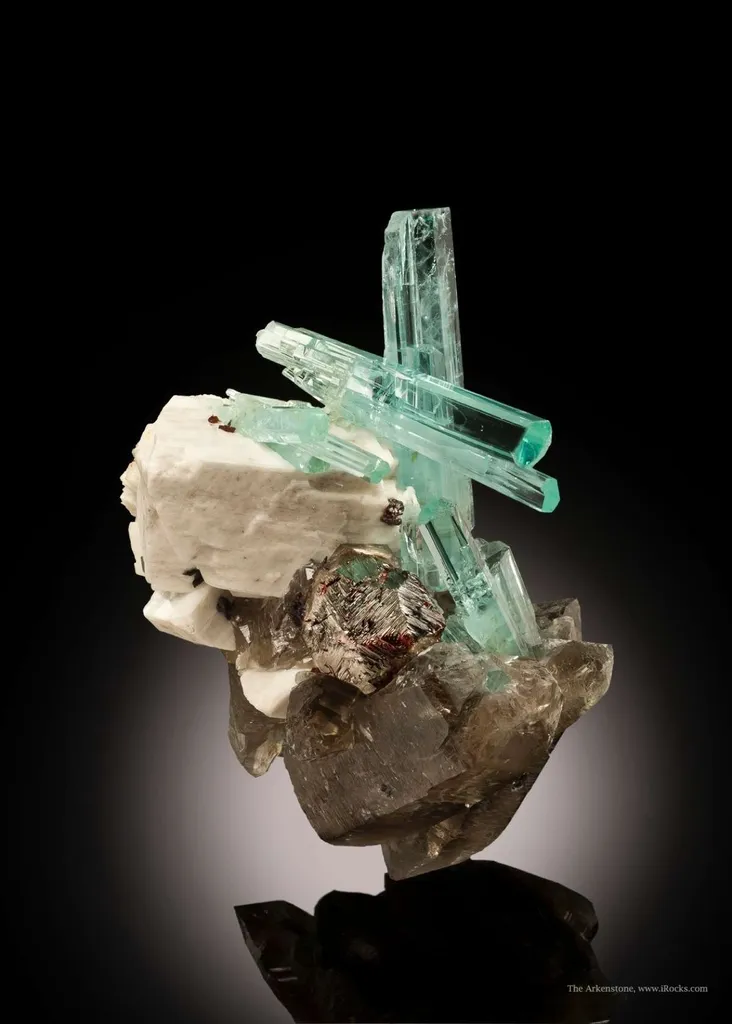 Aquamarine, Spessartine and Quartz on Feldspar - image 2