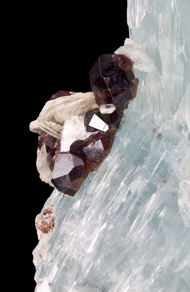 Aquamarine, Spessartine, Mica, Feldspar - image 3