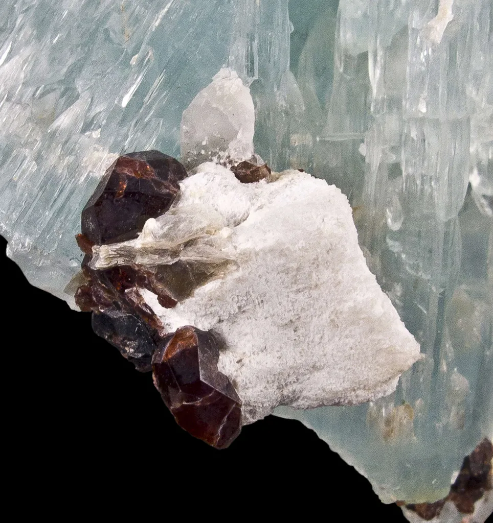 Aquamarine, Spessartine, Mica, Feldspar - image 4