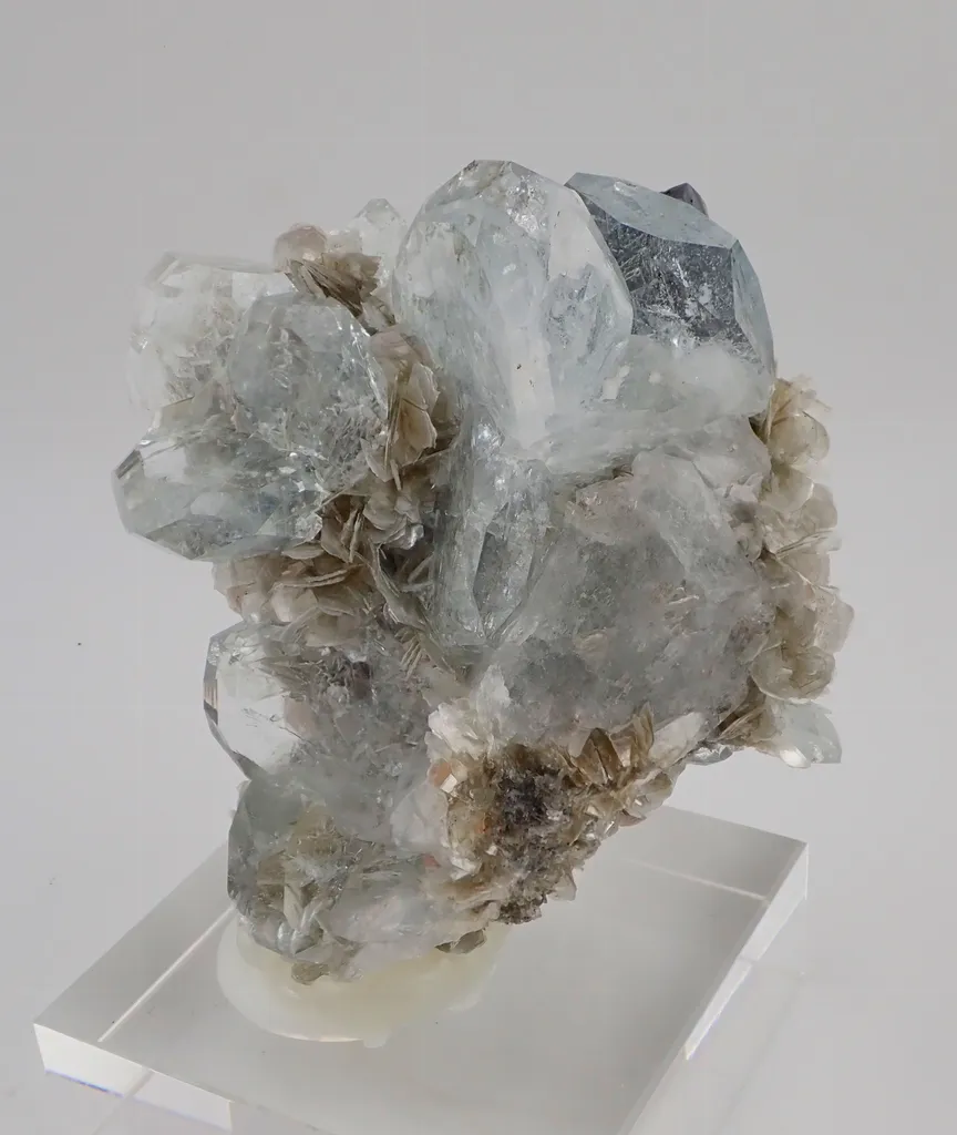 Aquamarine with Cassiterite and Muscovite - image 4