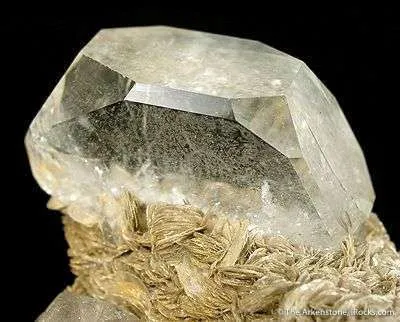 Aquamarine With Fluorite - image 2