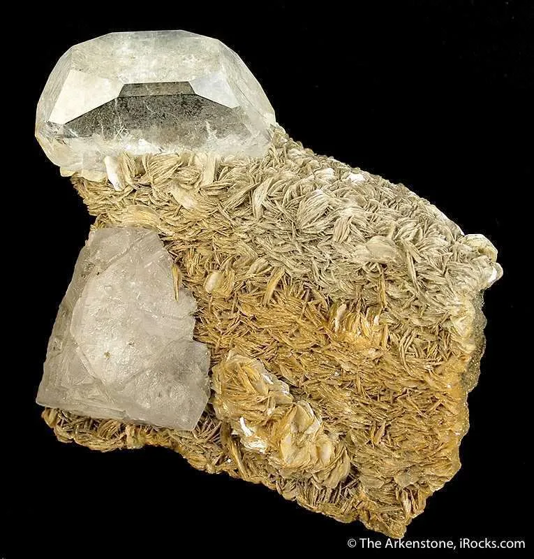 Aquamarine With Fluorite image