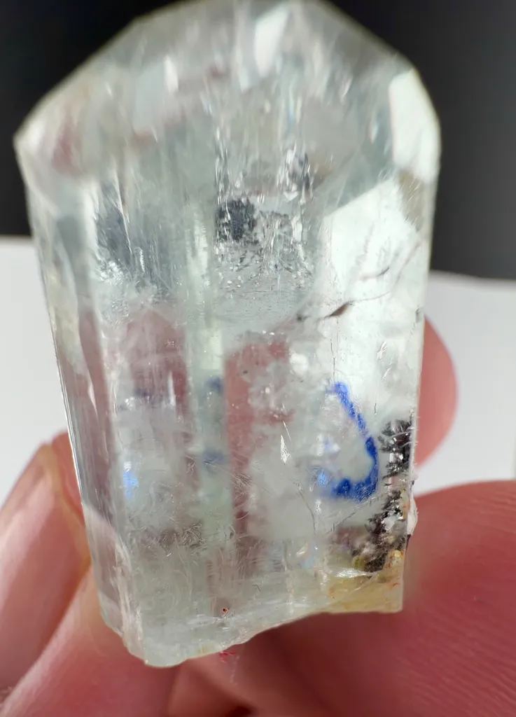 Aquamarine with hematite with moving water bubble from Pakistan - image 4