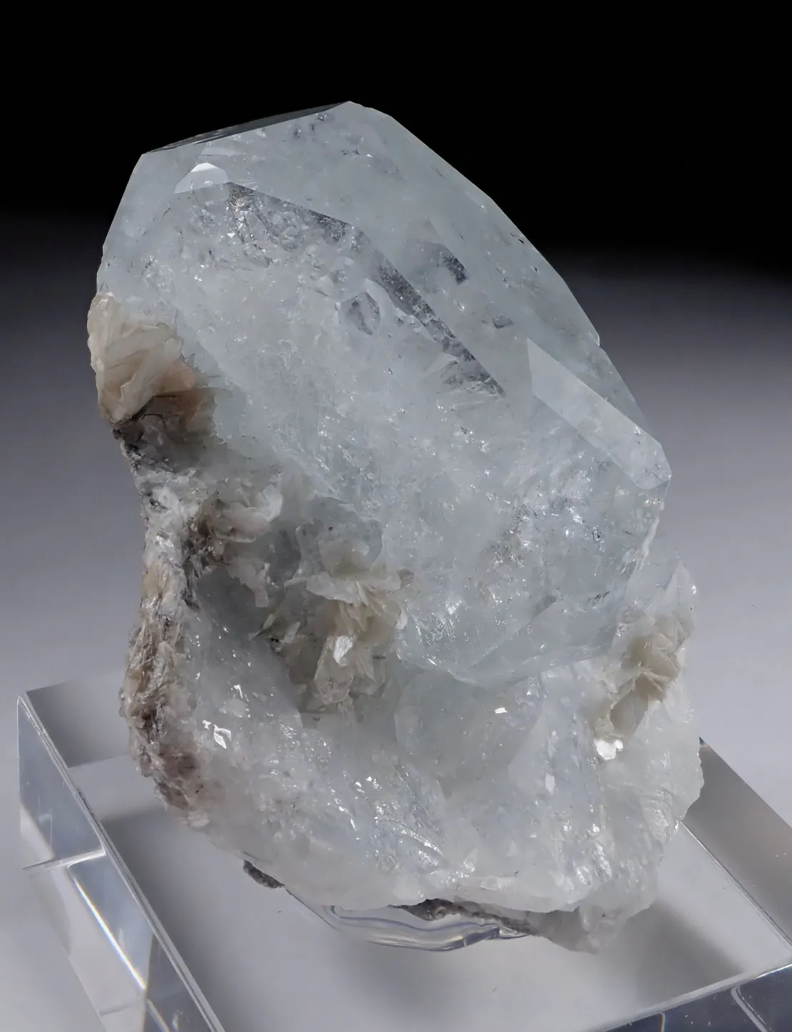 Aquamarine with Muscovite - image 2