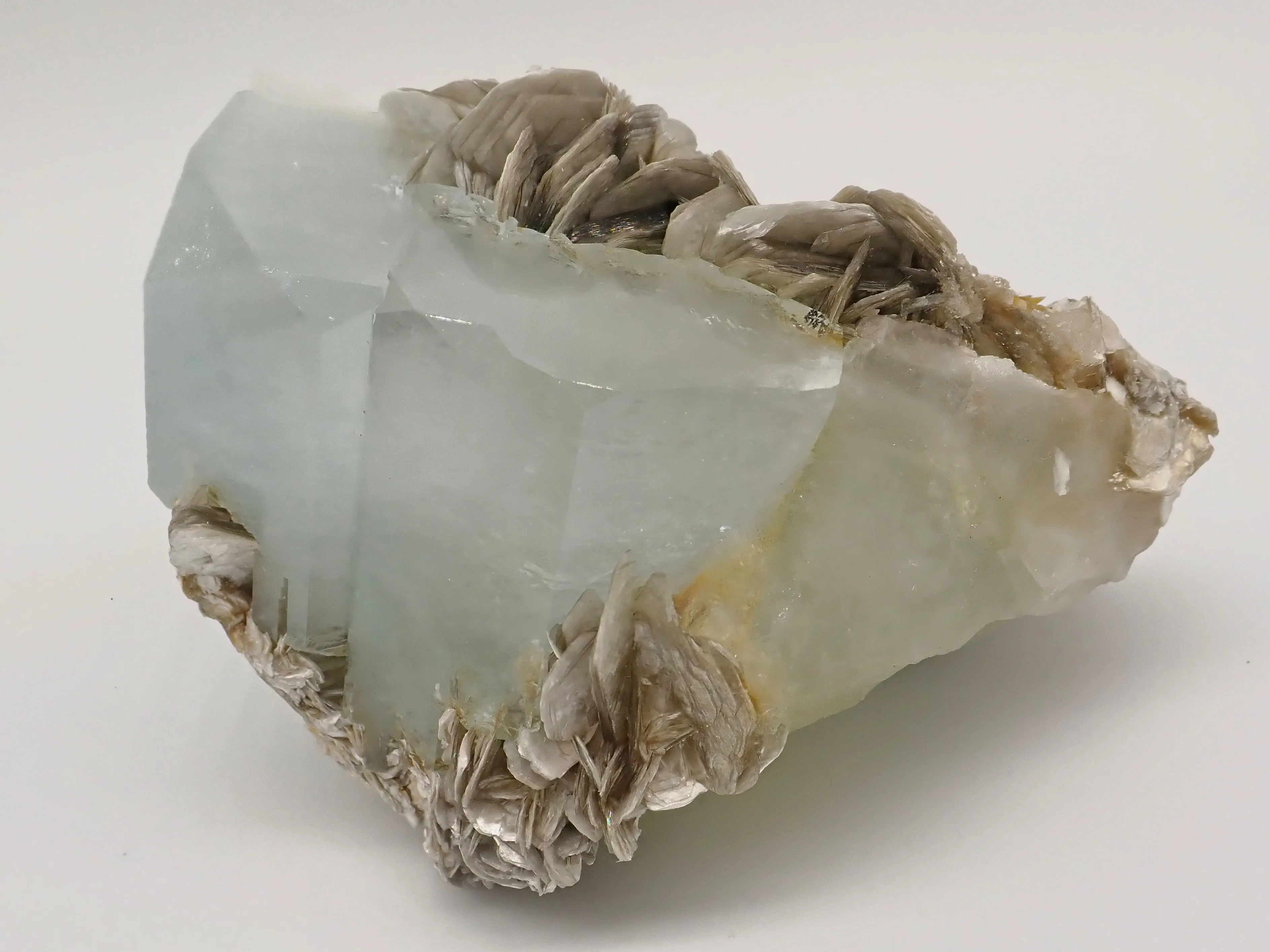 Aquamarine with Muscovite - image 2