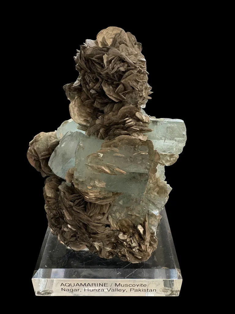 Aquamarine with Muscovite (complete 360) - image 10