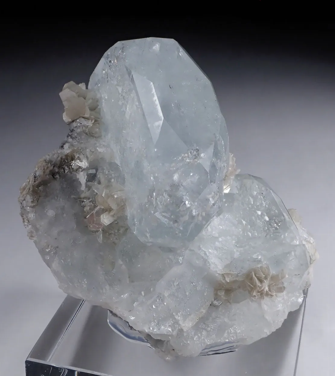 Aquamarine with Muscovite - image 4
