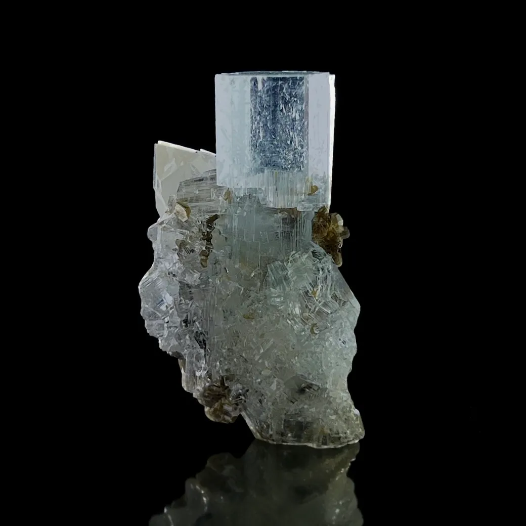 Aquamarine with Quartz & Muscovite - image 2