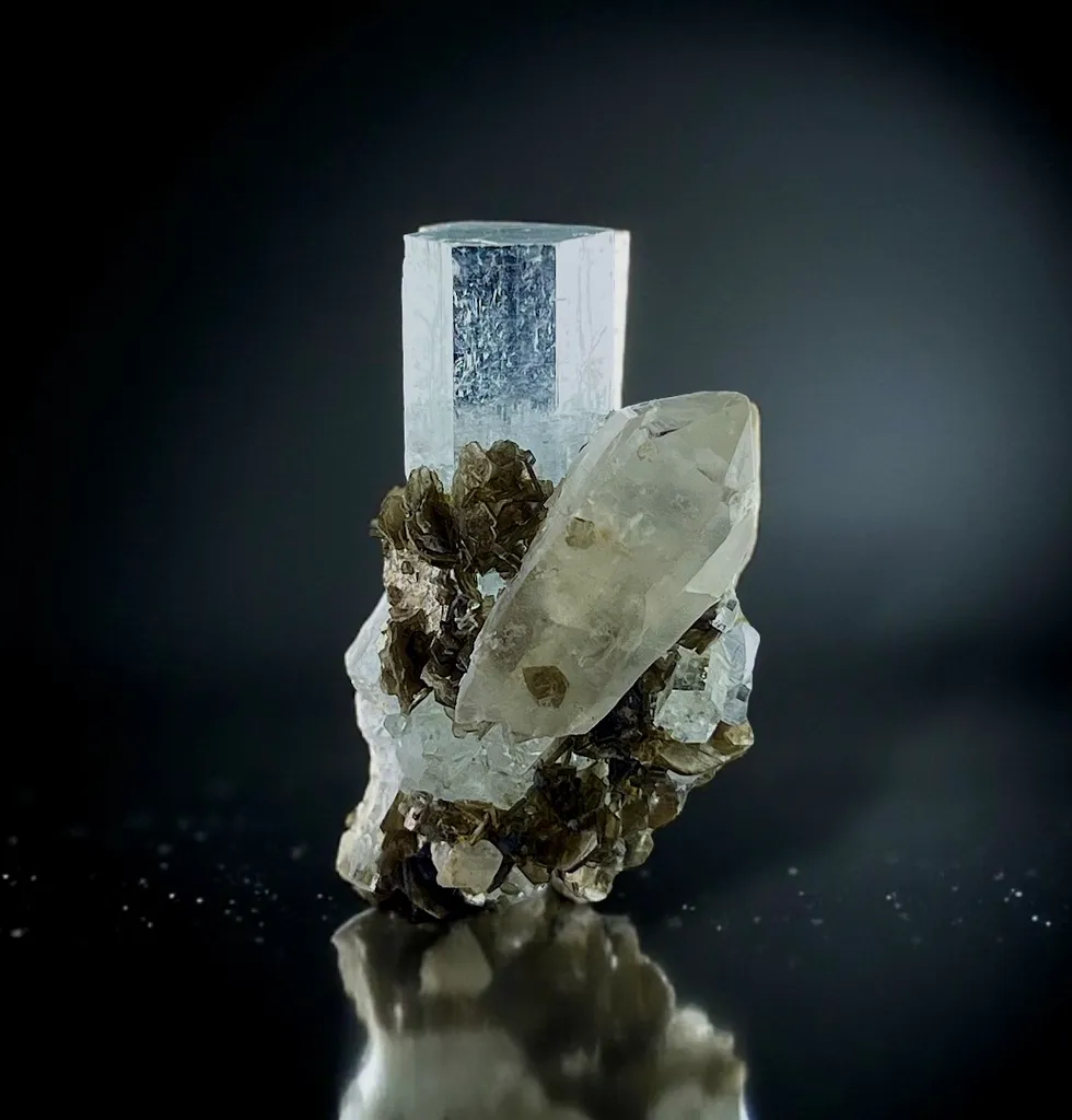 Aquamarine with Quartz & Muscovite image