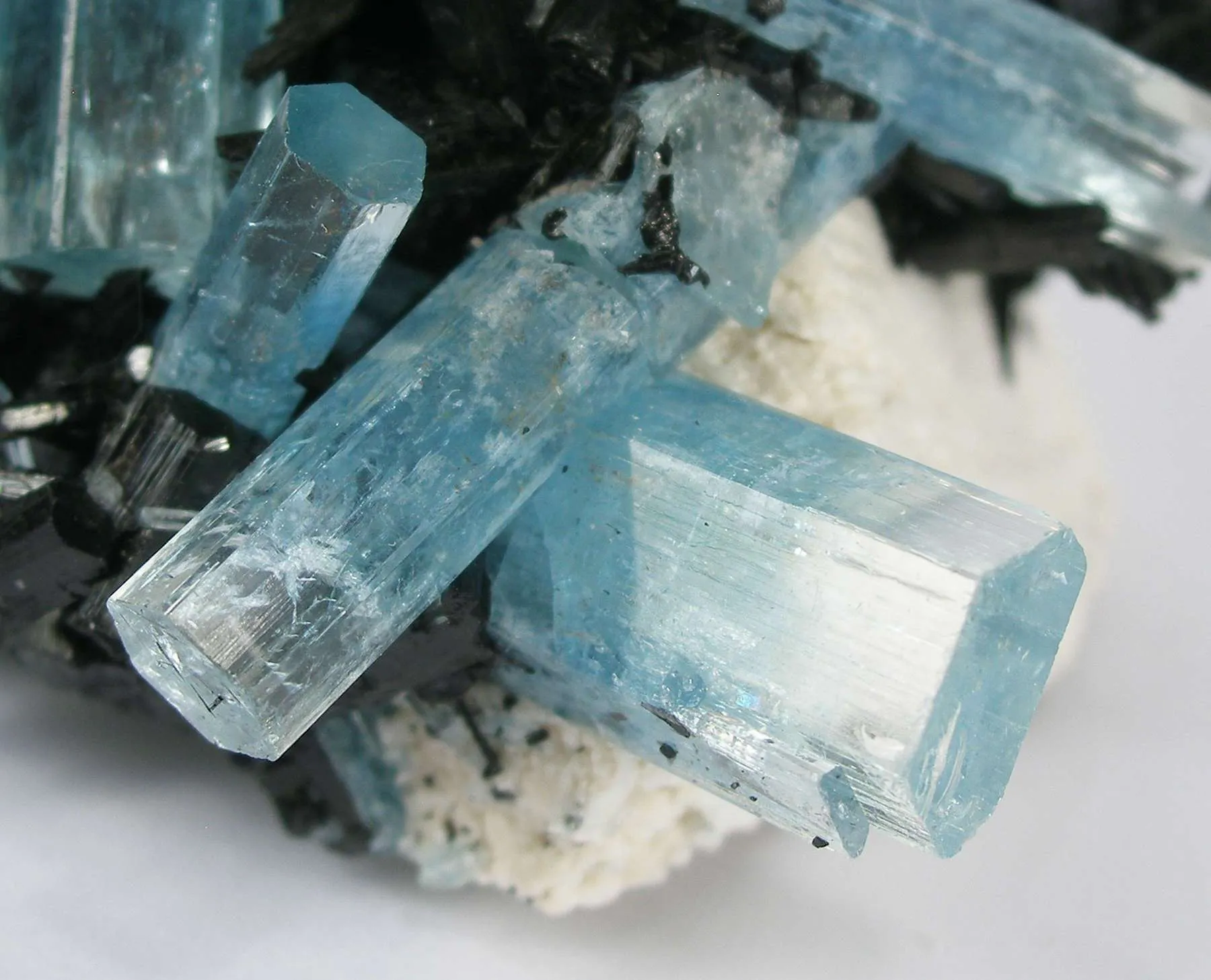 Aquamarine With Schorl - image 4