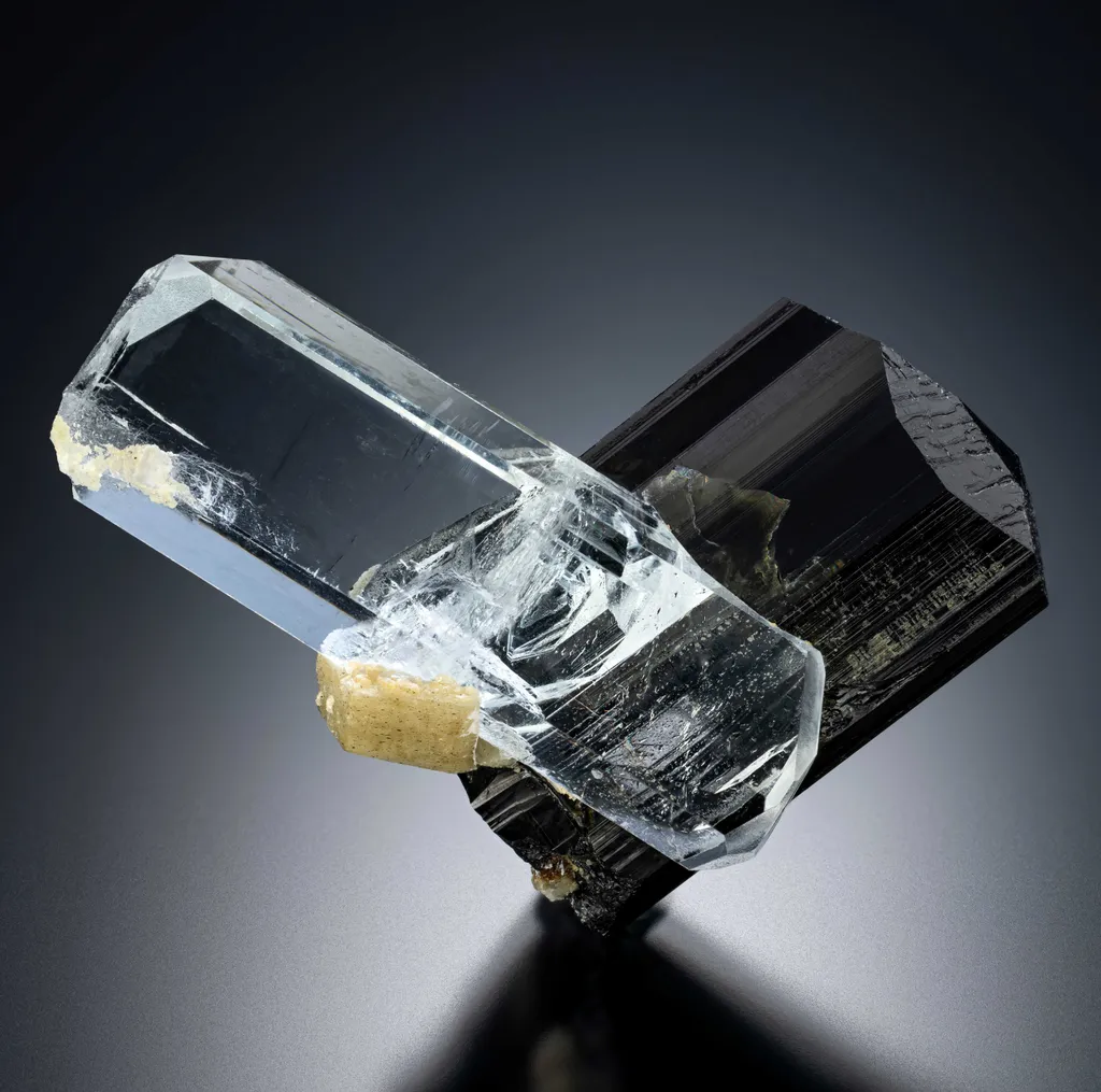 Aquamarine with Schorl image