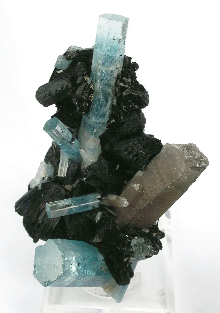 Aquamarine With Schorl image