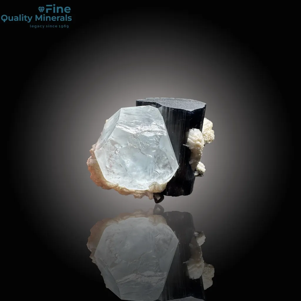 Aquamarine with Schorl Blue Cap image