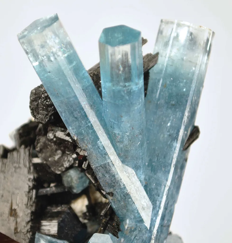 Aquamarine With Schorl - image 4