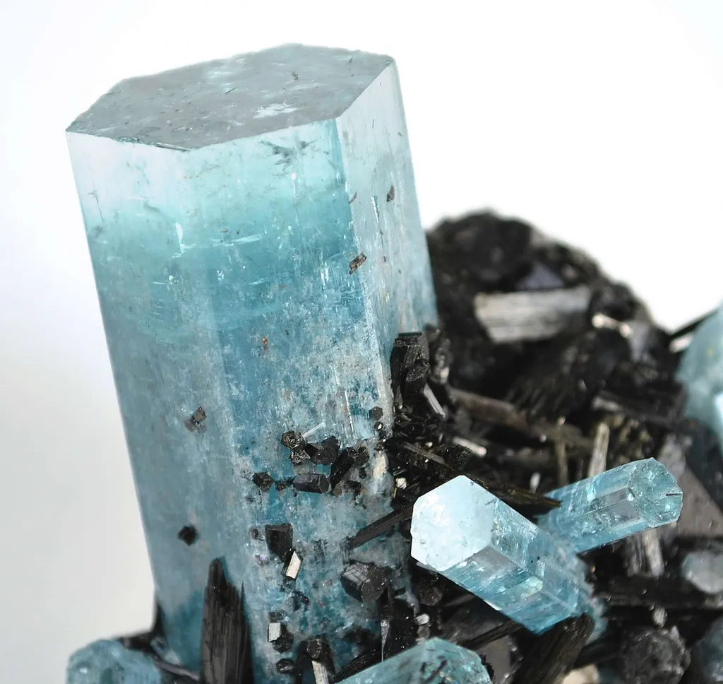 Aquamarine With Schorl - image 2