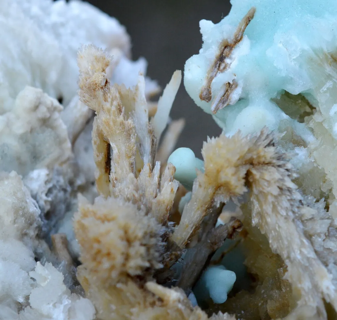 Aragonite 2305 grams - Profunda Mine, Cármenes, León, Castile and Leon, Spain - image 6