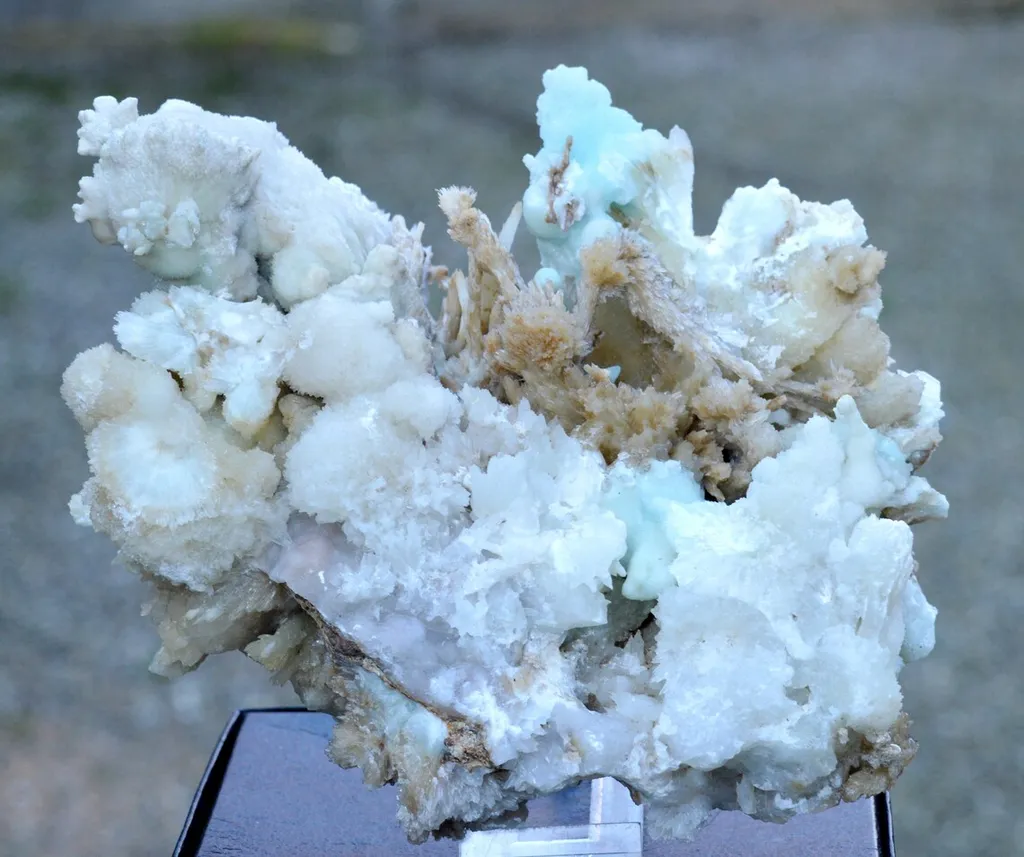 Aragonite 2305 grams - Profunda Mine, Cármenes, León, Castile and Leon, Spain image
