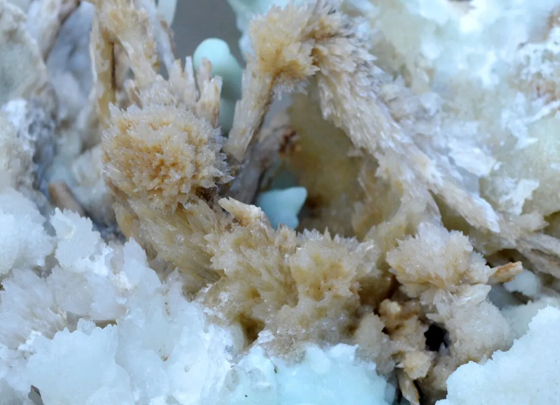 Aragonite 2305 grams - Profunda Mine, Cármenes, León, Castile and Leon, Spain - image 3