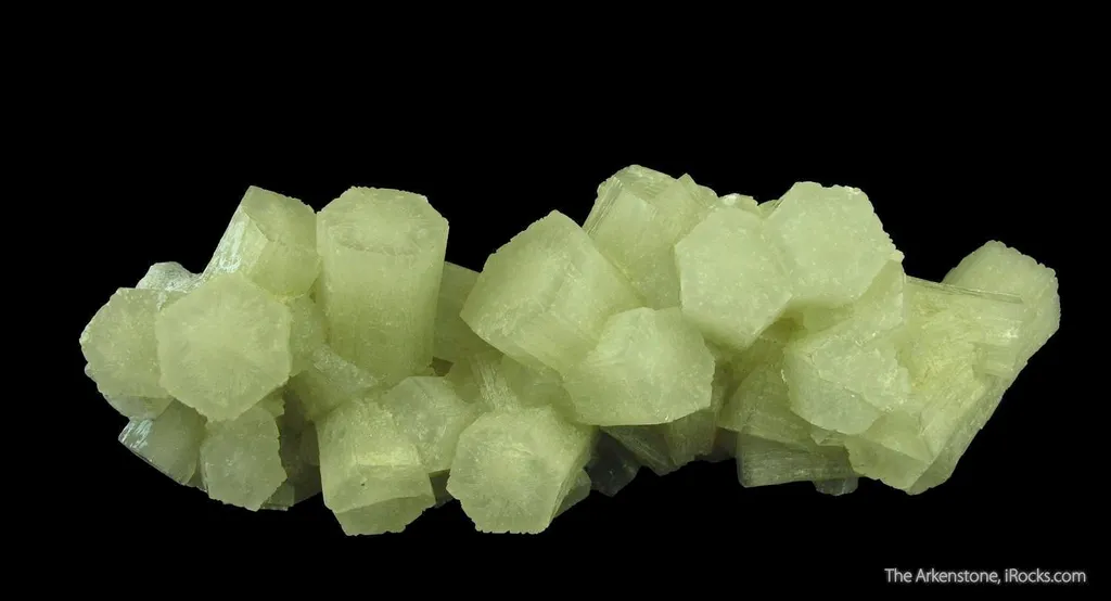 Aragonite (fluorescent) - image 4