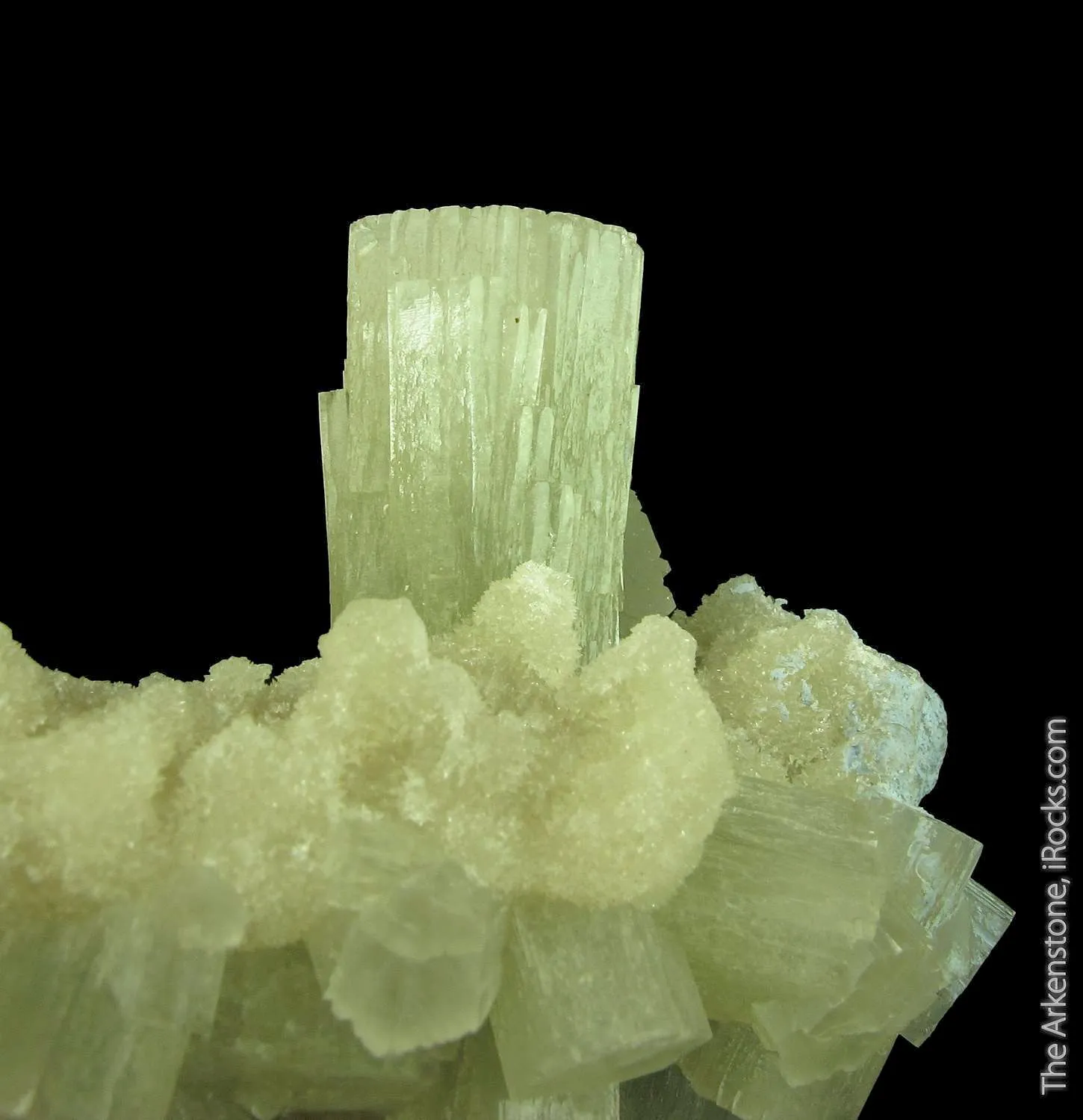 Aragonite (fluorescent) - image 1