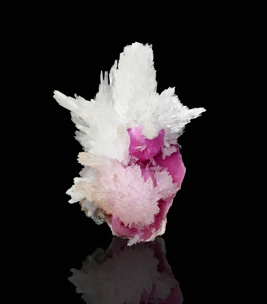 Aragonite from China, Yunnan, Wenshan, Wenshan City, Wenshan Mine image