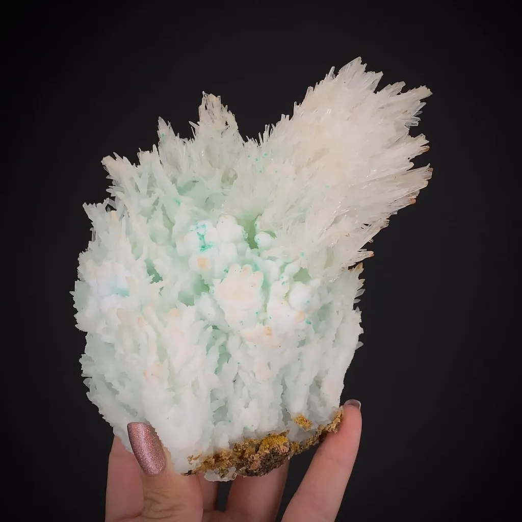 Aragonite with Adamite (Cuprian) image