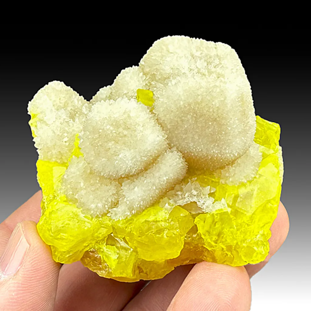 Aragonite with Sulfur image