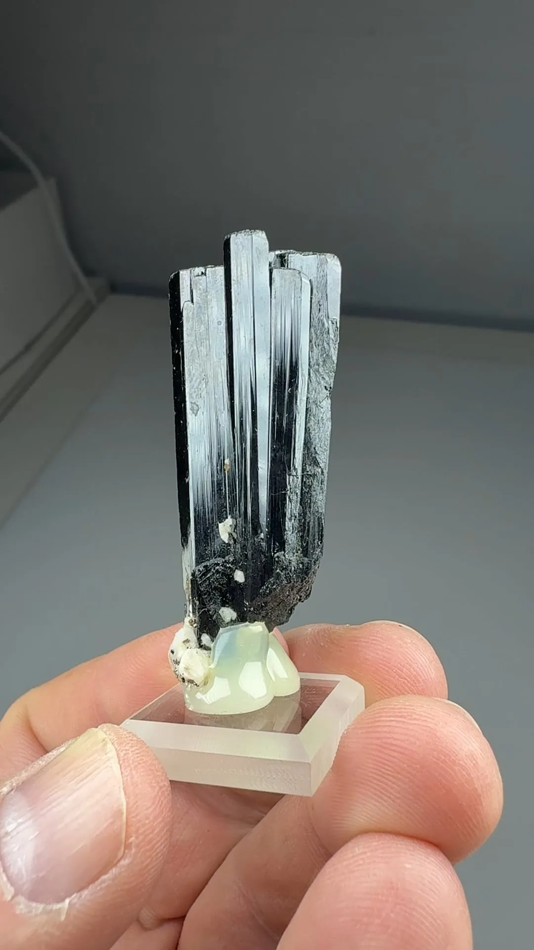 Arfvedsonite (1278) - image 2