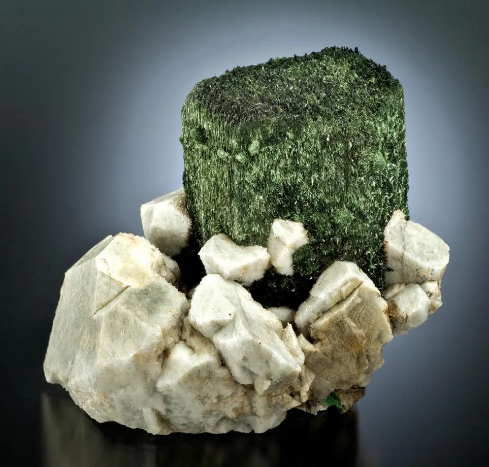 Arfvedsonite after Aegirine - image 1