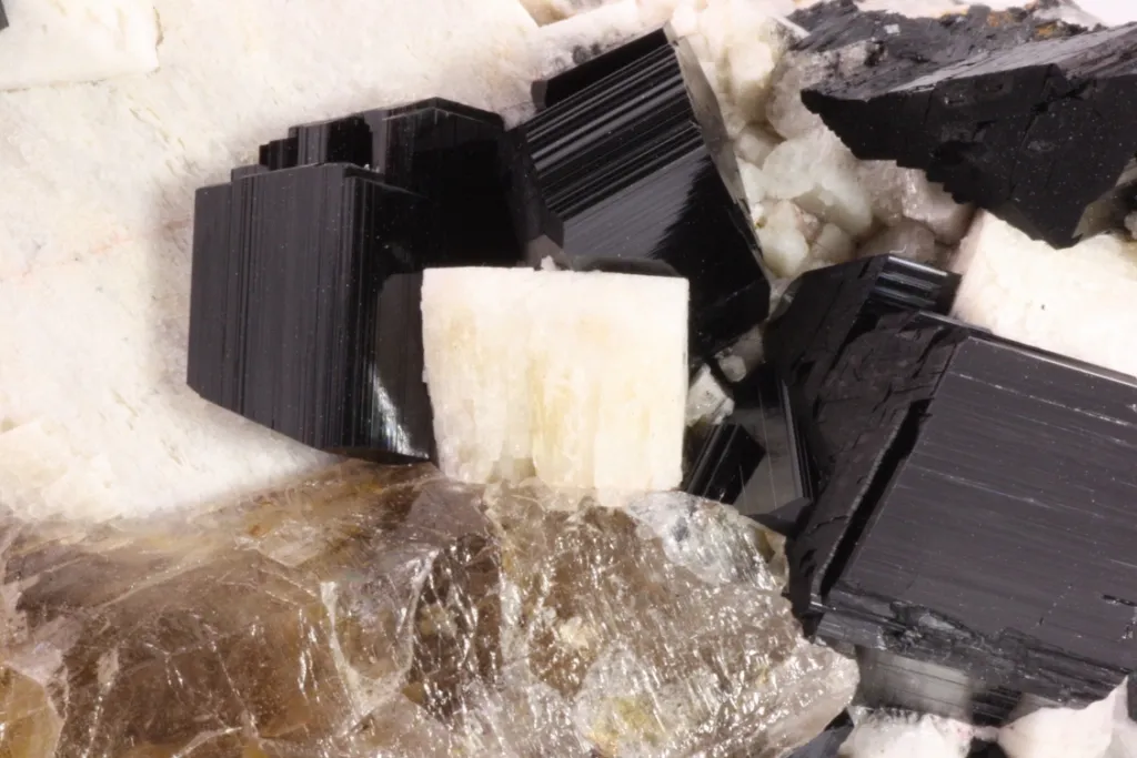 Arfvedsonite, Quartz (Var: Smoky Quartz), Orthoclase - image 2